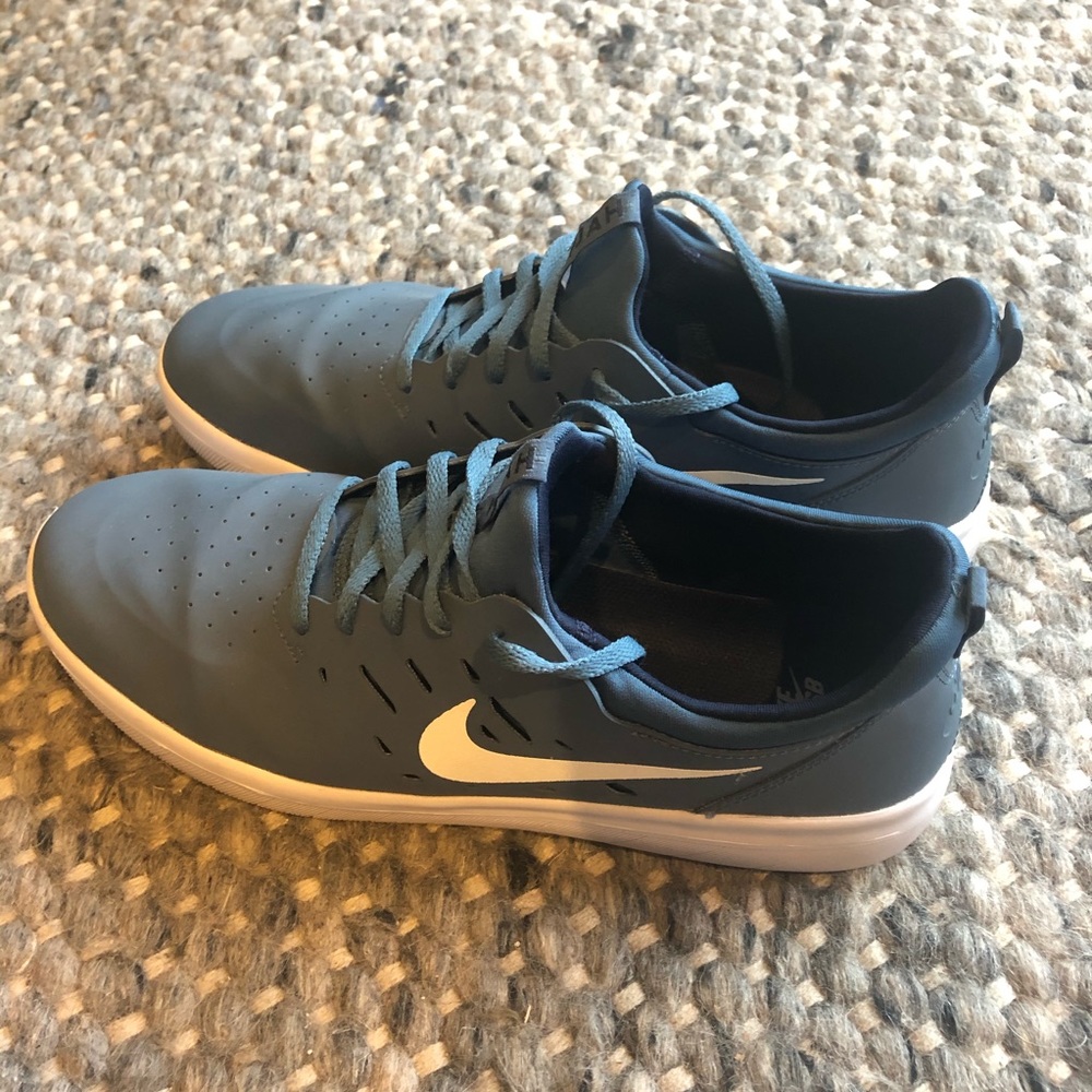 Men’s Blue Nike Sneakers | Size 11